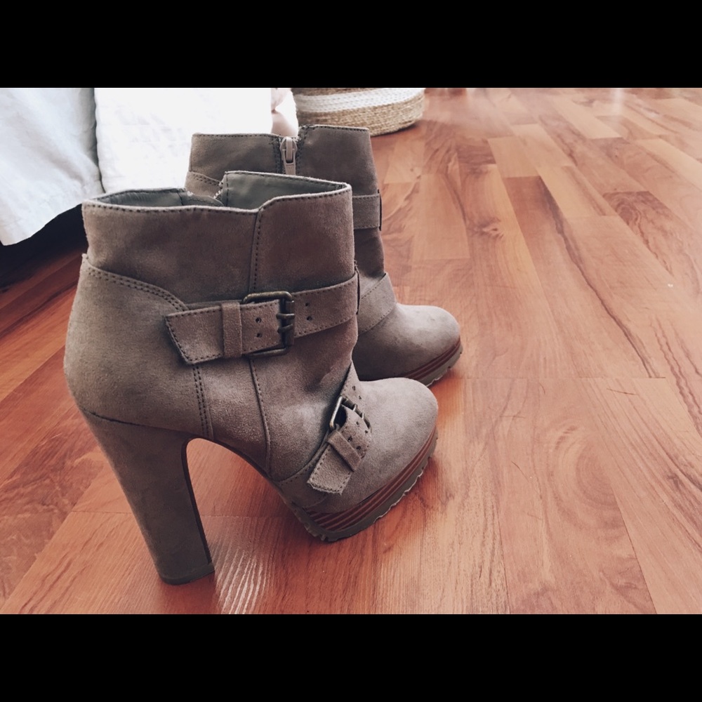Mossimo booties size 5 1/2.